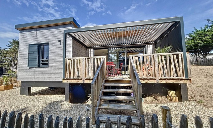 Jullouville Ski Chalet | Charming Cottage near Beach in Jullouville - Heated Pool, Terrace, and Private Parking