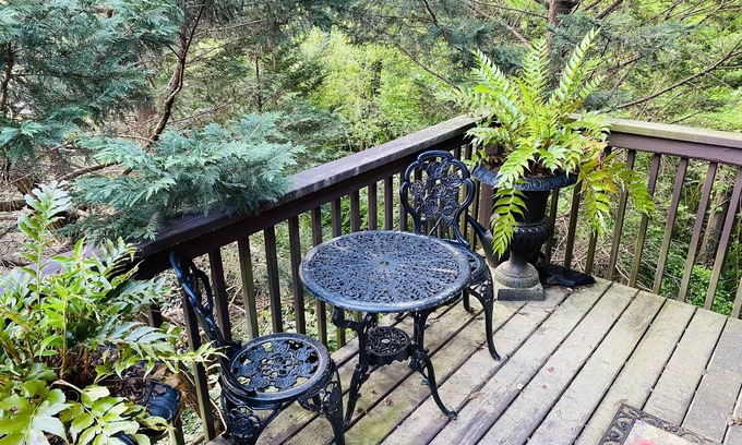 East Lake Cottage | Charming cottage next to East Lake Golf Club