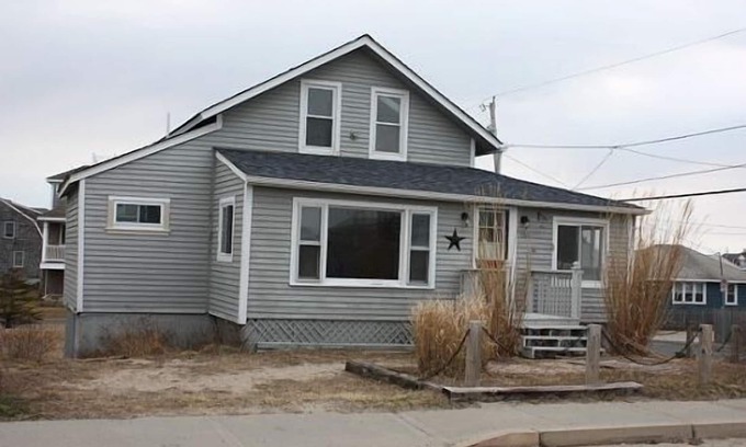 Matunuck House | Charming Cottage/Ocean View/Steps from Sand/Close to U.R.I.