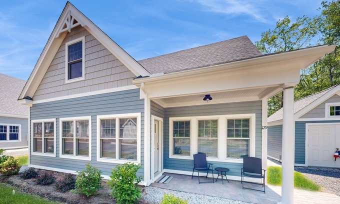 Arundel Cottage | Charming cottage on a preserve with fireplace, WiFi, W/D, pool, gym, & game room