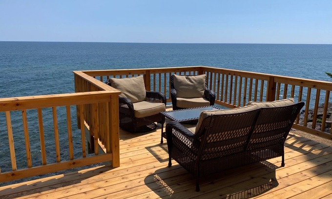 Lutsen Cottage | Charming Cottage On Lake Superior-15 minutes from Grand Marais and Lutsen