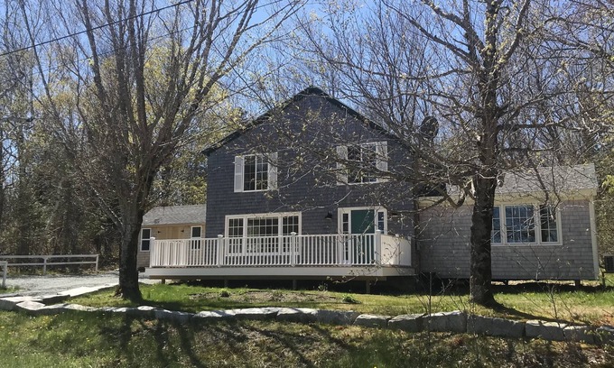 Sedgwick House | Charming cottage on quiet side road in Sedgwick