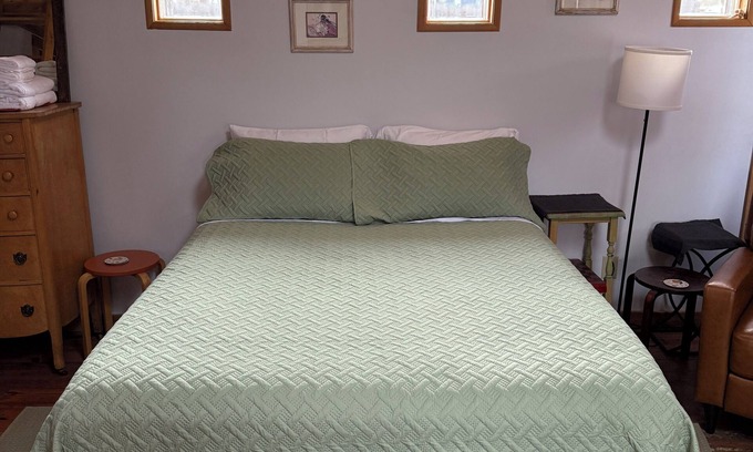Bozeman Cottage | Charming cottage tucked away in trending Northeast Bozeman.
