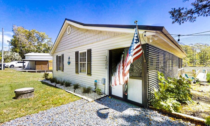 Shallotte House | Charming Cottage