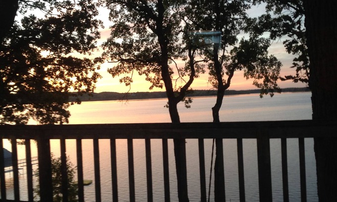 Detroit Lakes Cottage | Charming cottage with vast views on Pelican Lake