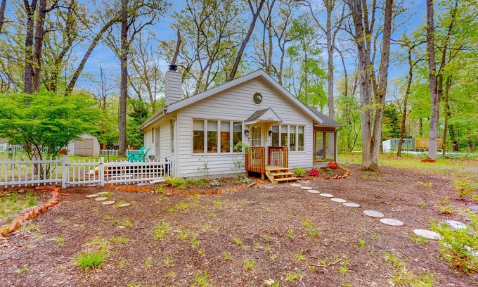 New Buffalo House | Charming cottage with gas grill, golf cart, central AC, washer/dryer