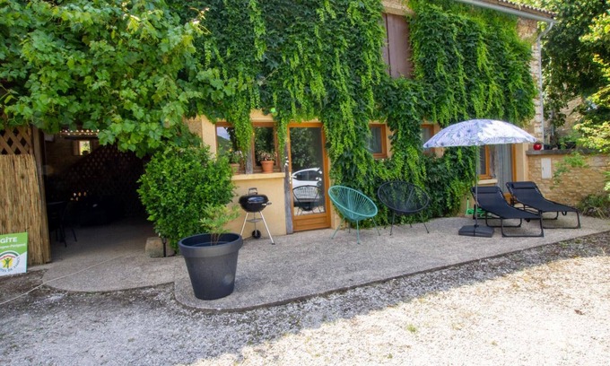 Daglan Cottage | Charming Cottage with Fireplace, Terrace, and Close to Dordogne Attractions