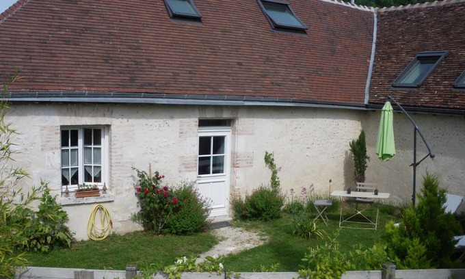Monteaux Cottage | Charming Cottage with Private Garden, Near Loire Castles, Pet Friendly, Free Wi-Fi