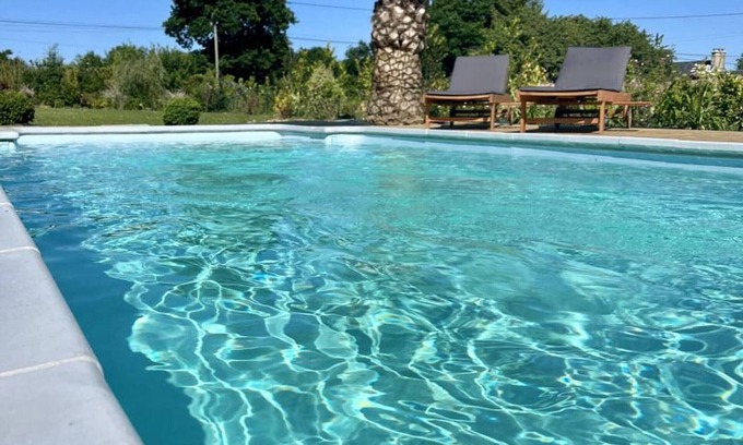 Brix Cottage | Charming cottage with garden and heated pool, pets allowed