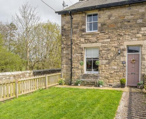 Alnwick House | Charming country cottage at a Victorian Station