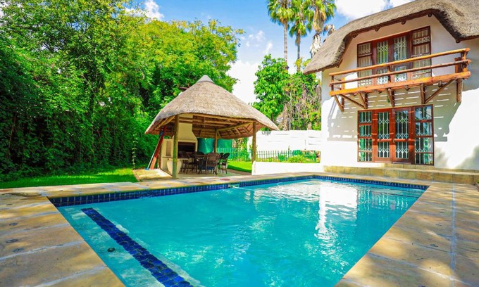 Greater Johannesburg Metropolitan Area Villa | Charming Country Villa Sandton with Back Up Power & Water