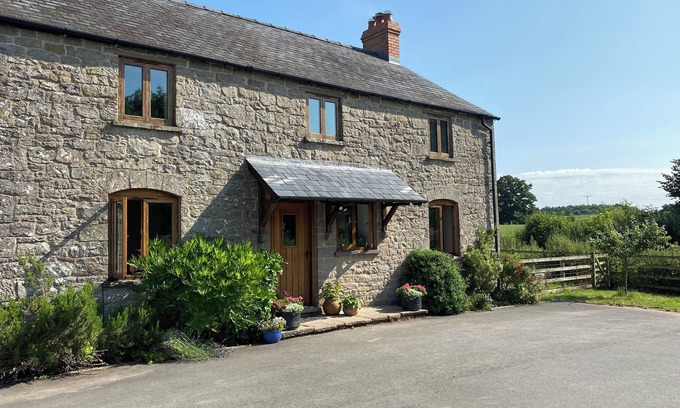 Westbrook Court House | Charming countryside cottage