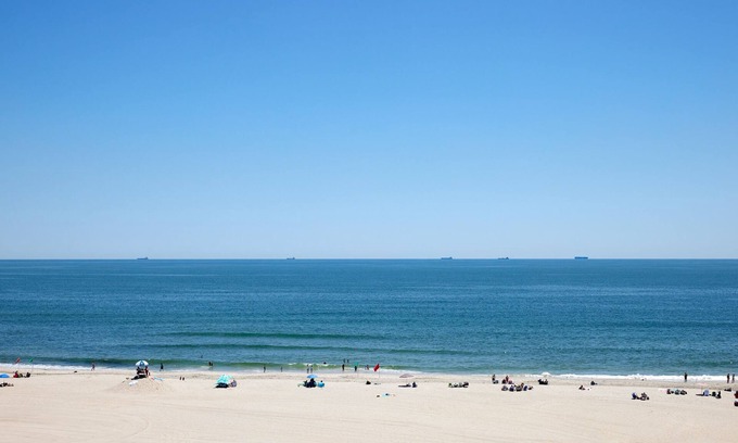 Long Beach House | Charming cozy 2-bedroom house with office and fitness room near the beach