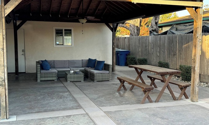 Merced House | Charming cozy 3-bedroom 2-bath house