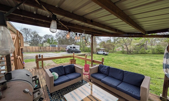 Hendersonville House | Charming cozy basement bungalow with garage