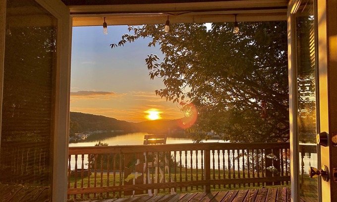 Shawanese Apartment | Charming & Cozy ~ Breathtaking Lake & Sunset Views