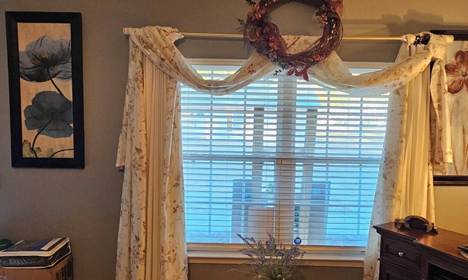Varnville House | Charming COZY Countryside 4-bedroom house in welcoming Varnville with WiFi, AC