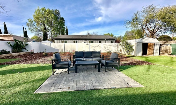 Reseda House | Charming & Cozy, Newly Renovated Home W/Large Backyard!