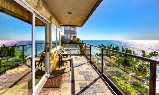 Laguna Beach Villa | Charming & Cozy Villa with Beautiful Views of The Pacific Ocean!