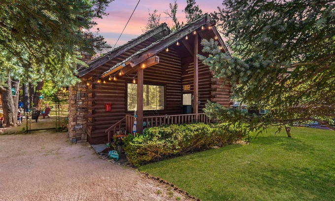Strawberry Cabin | Charming D-Log Cabin w/Cozy Casita & Private Hot Tub in the heart of Strawberry