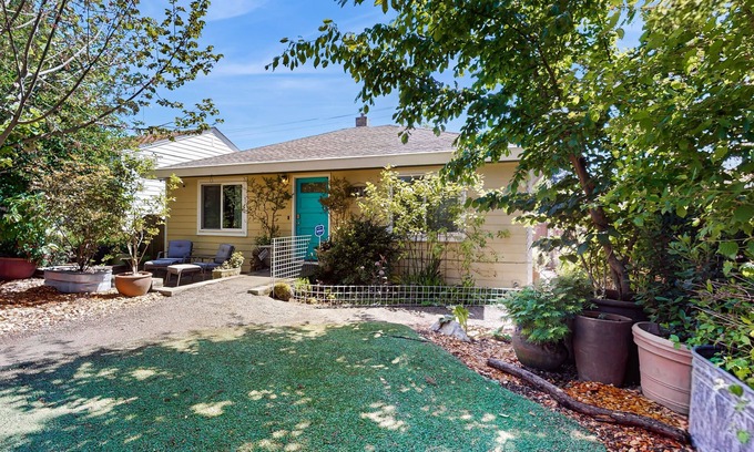 Roxhill House | Charming Dog-Friendly Bungalow in Walkable West Seattle