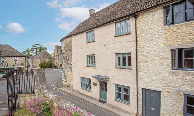Tetbury Cottage | Charming dog friendly cottage in the Cotswolds - The Old House