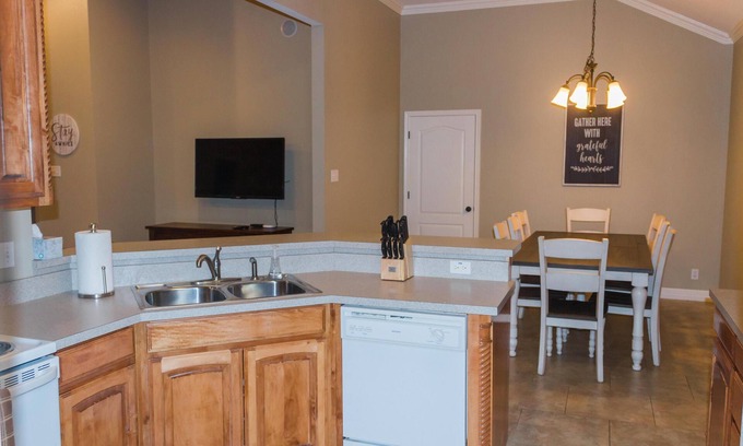 Gainesville House | Charming downtown home steps away from the city square, shopping, local dining