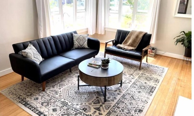 Hillsboro House | Charming Downtown Home, fully fenced yard, pet friendly!