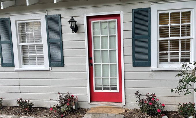 Aiken Apartment | Charming Downtown Studio. Easy walk to restaurants & Shopping