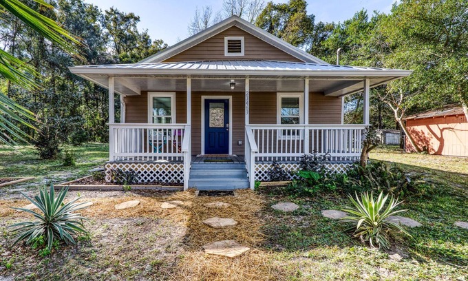 High Springs House | Charming Downtown High Springs Cottage