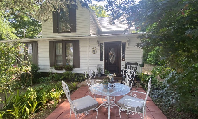 Rutherfordton House | CHARMING DOWNTOWN HISTORIC HOME IN THE HEART Of IT ALL!!
