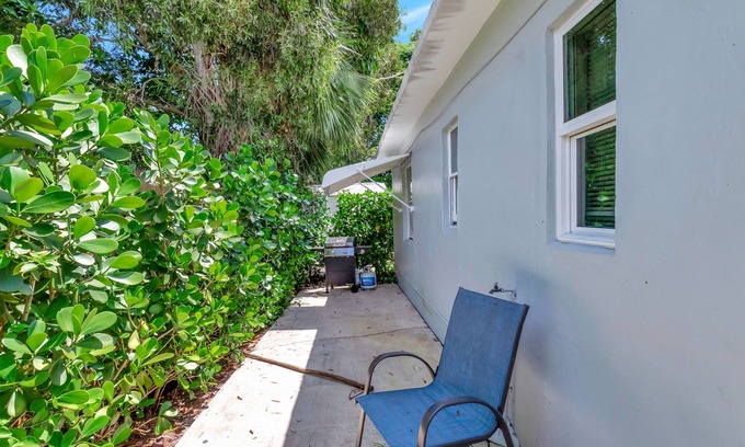 Delray Beach Cottage | Charming East Delray Cottage, pets welcome