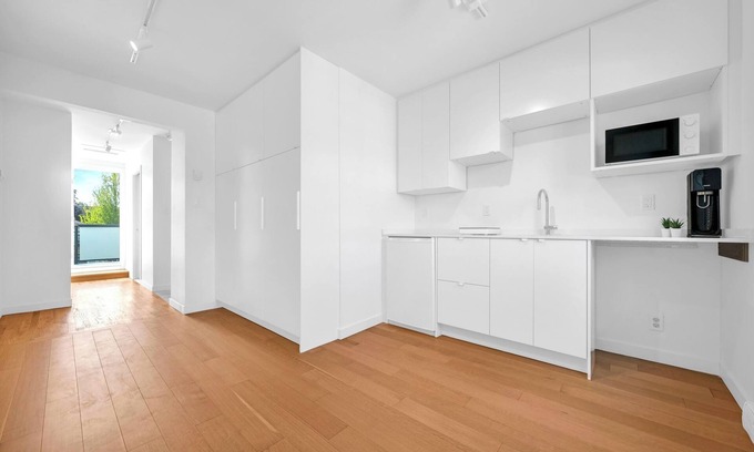 Grandview-Woodland House | Charming East Van Home: Near DT & Commercial St.