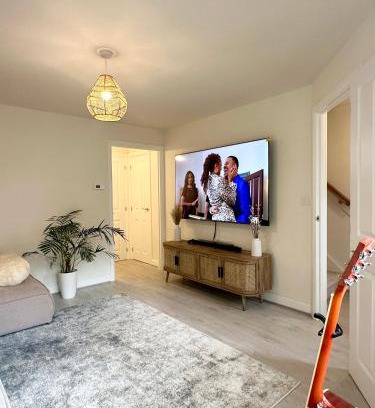 Preston House | Charming En-suite Bedroom