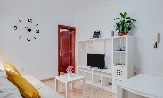 Santa Cruz de Tenerife Apartment | Charming Apartment ‘Tenerife 2’ in central Santa Cruz with Wi-Fi
