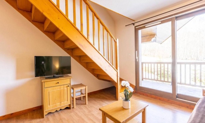 Les Bottieres House | Charming Family Getaway w/Sauna, Near Slopes, Pet-Friendly, Amazing Views