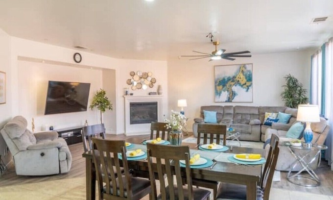 Greenacres House | Charming Family Home 4Bd/3Bath & Pet Friendlyn