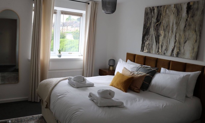 Mapperley House | Charming Family Home Long Term Stay Available!