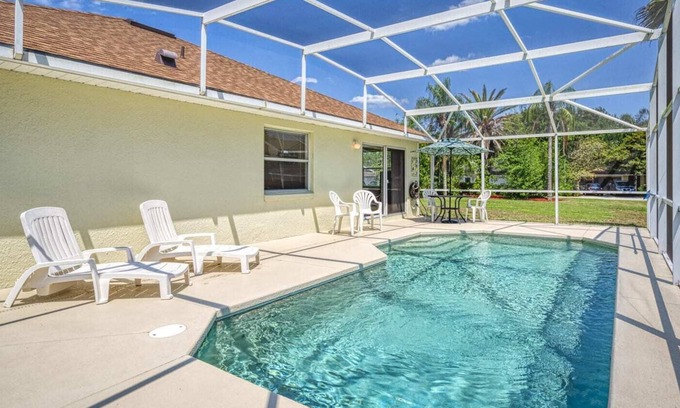 Wellington House | Charming Family Home, Private Pool, Disney 14miles