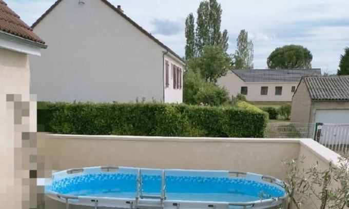 Chateauroux House | Charming Family House with Swimming Pool and Jacuzzi