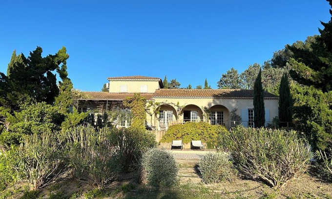 Eyragues House | Charming Family House, Garden and Swimming Pool in a pretty Provençal Village