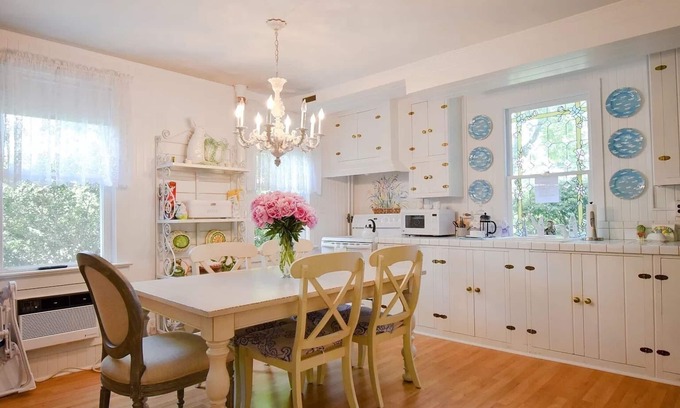 Westhampton Beach House | Charming Farmhouse