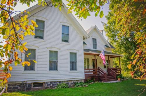 Canton House | Charming Farmhouse Surrounded by Nature