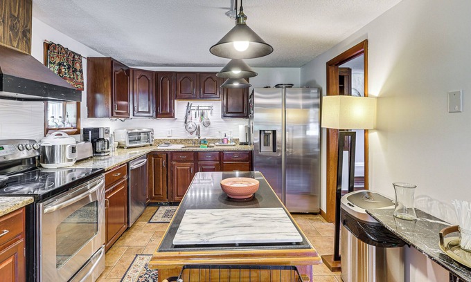 Farmington House | Charming Farmington Home ~ 5 Mi to UConn Health!