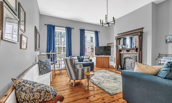 Downtown Halifax House | Charming first floor flat in historic old south district near waterfront