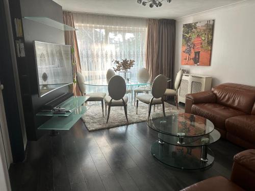 Edmonton Apartment | Charming Flat in North London