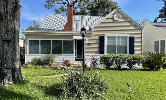 Port St. Joe House | Charming Florida Cottage – Steps from St. Joe Bay with Top-Notch Amenities!