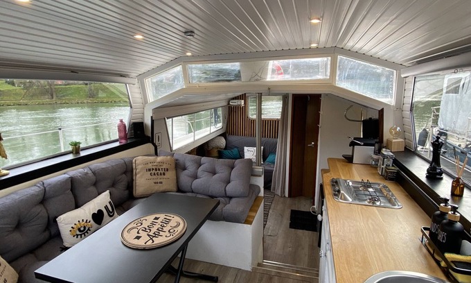 La Ferte-sous-Jouarre Boat Rental | Charming boat on the Marne