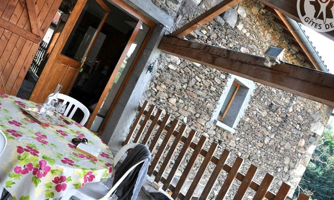 La Terrasse-sur-Dorlay Cottage | Charming 3-Bedroom Cottage with Fireplace, Near St-Etienne & Outdoor Activities