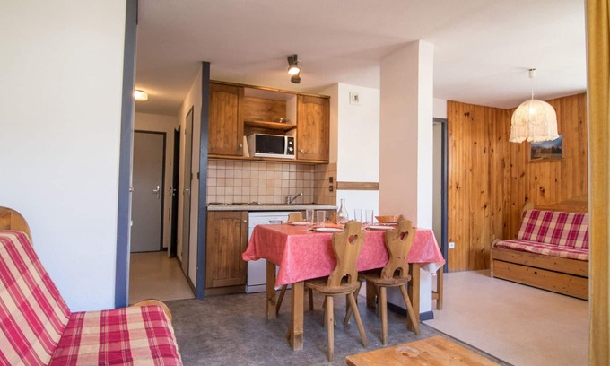 Val Cenis Apartment | Charming apartment 300m from slopes in Lanslebourg with balcony and garage